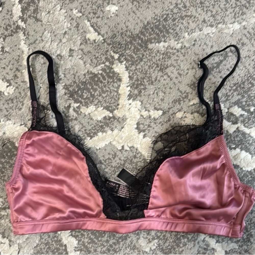 Victoria’s Secret Pink and Black Bra Size M